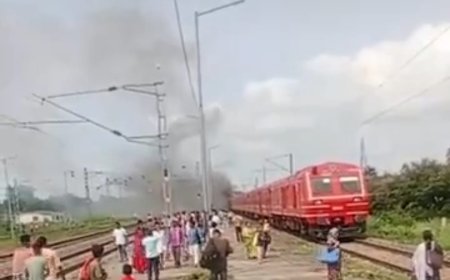 किशनगंज में पैसेंजर ट्रेन के डिब्बे से धुआं और लपटें उठती देख मची अफरा-तफरी,1 घंटे बाद आग पर पाया गया काबू