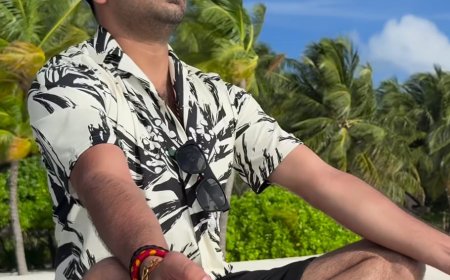 समुद्र किनारे शर्ट में चश्मा..सिर पर काली टोपी पहने ध्यान की मुद्रा में नजर आए तेजप्रताप यादव, कैप्शन में लिखा- शांति जीवन का एक अनिवार्य हिस्सा