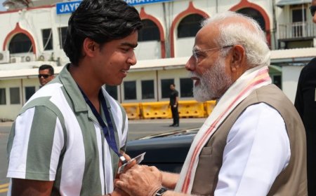 PM मोदी से मिले वैभव सूर्यवंशी, पैर छूकर ल‍िया आशीर्वाद,माता-पिता भी मौजूद, पीएम ने एक्स के माध्यम से दी जानकारी