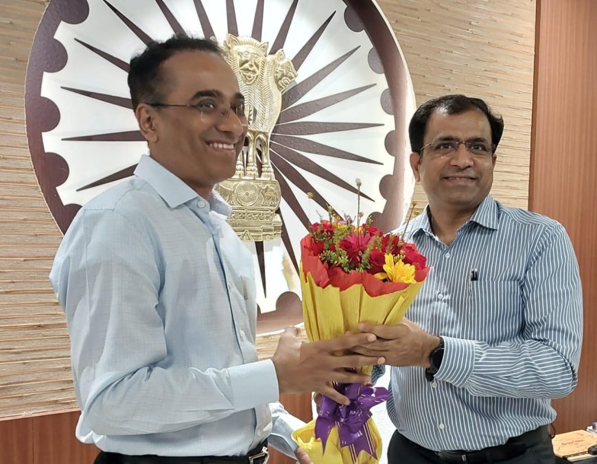 संदीप कुमार आर. पुडकलकट्टी ने संभाला परिवहन सचिव का कार्यभार, वरिष्ठ अधिकारियों और कर्मचारियों ने पुष्पगुच्छ देकर किया स्वागत