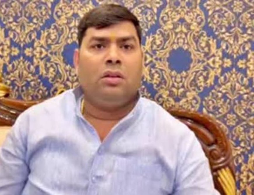 RJD विधायक मुकेश रौशन की गाड़ी को अनियंत्रित कार ने मारी जोरदार टक्कर, महुआ MLA हादसे में हुए घायल
