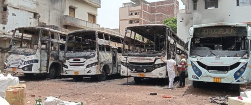 बिहार के गयाजी बस स्टैंड पर भीषण अग्निकांड, धू-धू कर जल गईं चार बसें, करोड़ रुपये की क्षति