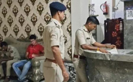 पटना के होटल में शराब के साथ मना रहे थे बर्थ डे पार्टी, पुलिस ने मारी रेड, पिस्टल और कारतूस बरामद