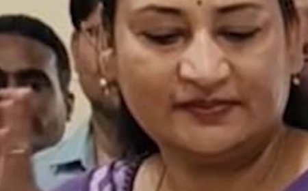 कटिहार में लोक शिकायत  निवारण  पदाधिकारी श्वेता मिश्रा के ठिकानों पर SVU की छापेमारी, मचा हड़कंप, रिश्वत मांगने समेत अन्य गंभीर आरोप
