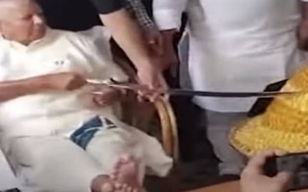 तलवार से केक काट लालू यादव ने मनाया 78वां जन्मदिन, RJD समर्थकों में दिखा जश्न का माहौल, राहुल गांधी ने दी बधाई