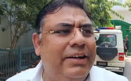 JDU के पूर्व MLC रणविजय सिंह की लालू यादव से मुलाकात ने बढ़ाई सियासी हलचल, बोले- "अभी तो सिर्फ जन्मदिन की बधाई देने आया हूं"
