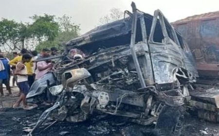 पटना-बक्सर NH-922 पर भीषण सड़क हादसा: टेलर से टकराया बालू लदा ट्रक, लगी आग, चालक जिंदा जलकर राख