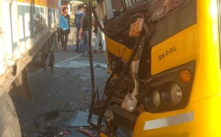 गोपालगंज में NH-27 पर बड़ा सड़क हादसा, स्कूल बस और ट्रक की टक्कर में दर्जनभर बच्चे घायल