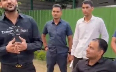 तेजप्रताप यादव ने शुरू किया जनता दरबार, गायक ने गाया खास गीत-सोशल मीडिया पर ट्रोलिंग भी शुरू, यूजर्स बोले- ..नवाब हो..कलाकार खड़ा और.. तुम बैठे