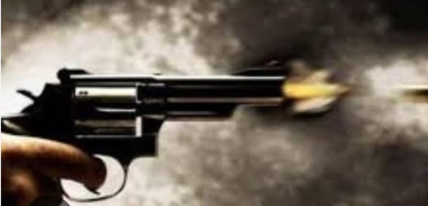 पटना में अपराधियों ने घर के बाहर सो रहे युवक के सिर में मारी गोली, गंभीर हालत में PMCH रेफर, गिरफ्तारी के लिए छापेमारी शुरू