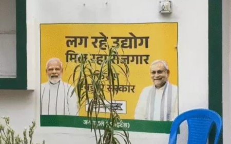 बिहार की राजनीति में बदलाव: JDU पोस्टरों में पहली बार दिखे पीएम मोदी, NDA की एकजुटता का संदेश