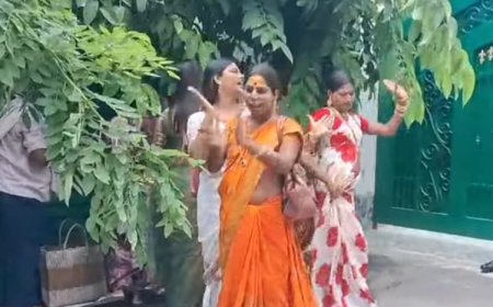 राबड़ी आवास में गूंजे ढोल-नगाड़े,तेजस्वी -राजश्री को बेटे के जन्म की बधाई देने पहुंचे किन्नर