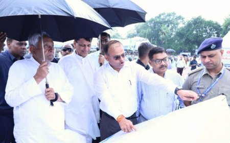 समस्तीपुर के मणिका गांव में नीतीश कुमार ने की दो बड़ी विकास योजनाओं की शुरुआत, बारिश में भी जुटी भारी भीड़,छाता पकड़े दिखे CM