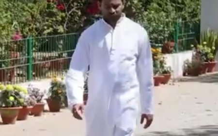 तेजप्रताप यादव ने लॉन्च किया नया फेसबुक पेज, "टीम तेजप्रताप" ,लिखा-जिसका कायम है प्रताप वो है ..तेजप्रताप,लोगों से फॉलो करने की अपील