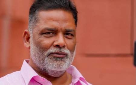 भोजपुर  में गंगा के कटाव में फंसे सांसद पप्पू यादव, बाल-बाल बचे; कहा-.....इन्हें  गंगा जी में इनके घर के साथ धकेल दीजिए