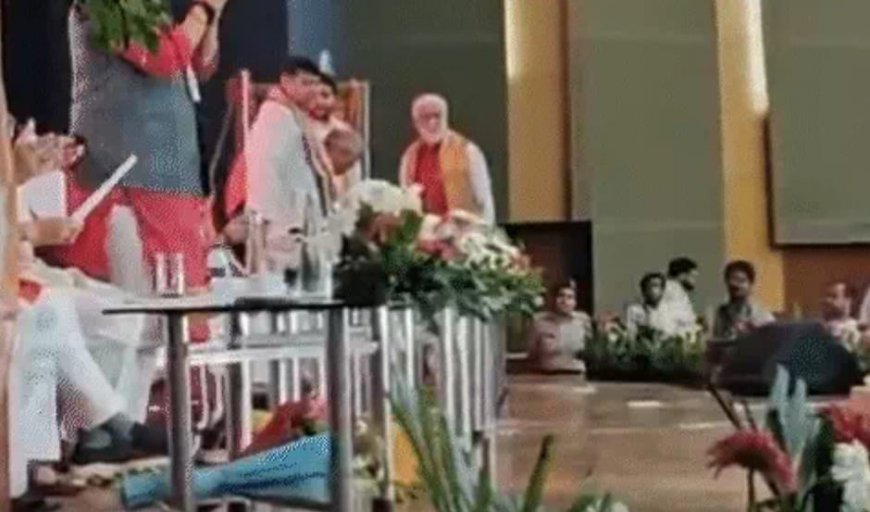 BJP की प्रदेश कार्यसमिति की बैठक, मंच पर कुर्सी न मिलने से नाराज हुए अश्विनी चौबे, ...प्रोग्राम छोड़कर निकल गए