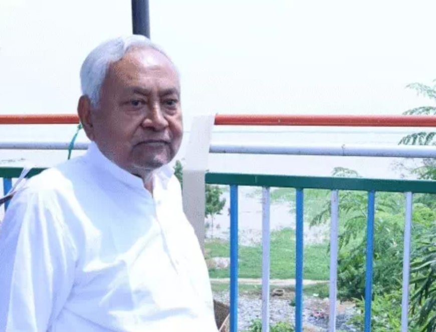 पटना: गंगा घाटों का निरीक्षण करने पहुंचे मुख्यमंत्री नीतीश कुमार, अधिकारियों को दिए अलर्ट रहने के निर्देश