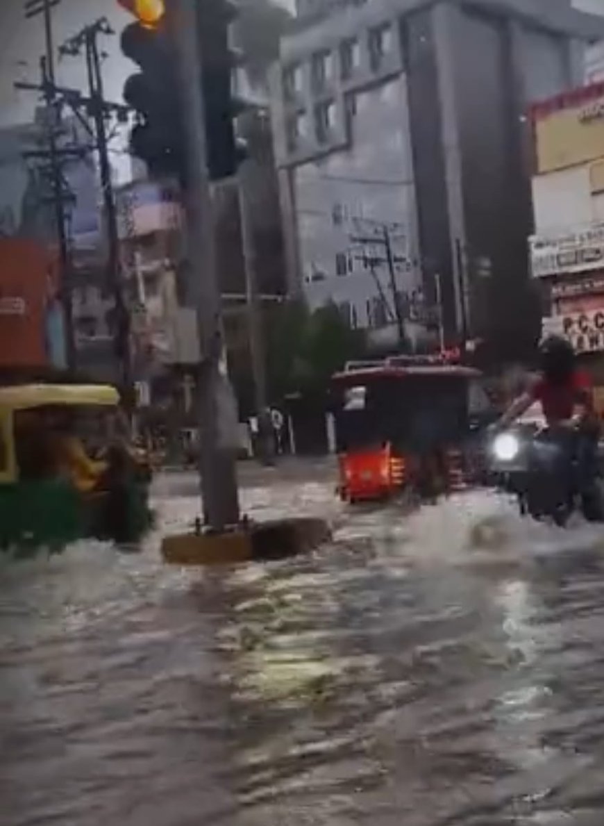 बिहार में भारी बारिश का कहर: पटना की सड़कें बनीं तालाब, ट्रेन-फ्लाइट पर असर; 20 जिलों में हेवी रेन की चेतावनी