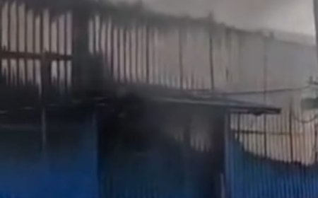 पटना के सोलर हाउस गोदाम में लगी भीषण आग, लाखों का सामान जलकर राख,फायर ब्रिगेड की 8 गाड़ियां पहुंची