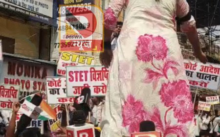 STET-BTET और लाइब्रेरियन परीक्षा की मांग, पटना में बैरिकेडिंग पर चढ़कर महिलाओं का प्रदर्शन,पुलिस ने बुलाई वाटर कैनन की गाड़ी