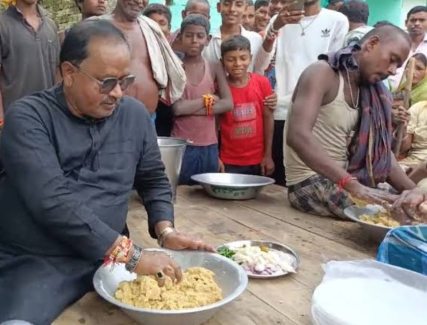गोपाल मंडल ने बाढ़ पीड़ितों से की मुलाकात, सत्तू खाते हुए वीडियो वायरल,जल संसाधन विभाग पर लगाए गंभीर आरोप