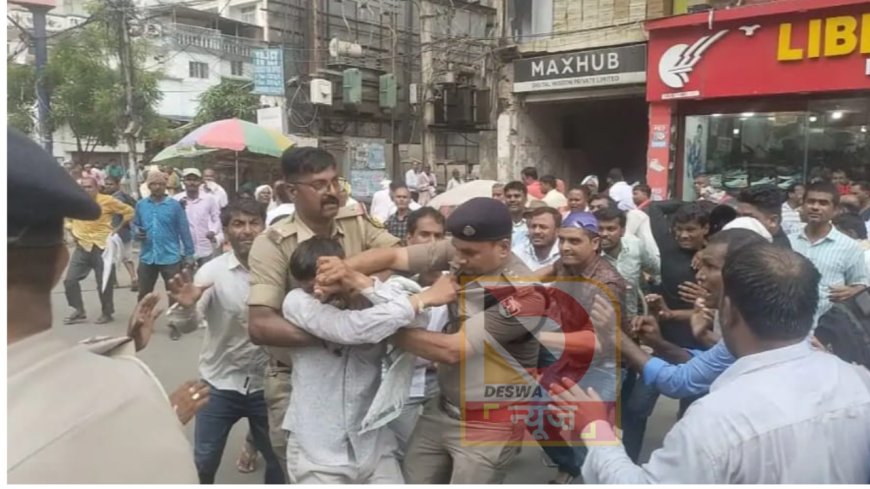 पटना में राशन डीलर्स का बवाल: DSP का कॉलर पकड़कर भिड़े प्रदर्शनकारी, पुलिस ने किया लाठीचार्ज,परमानेंट और सैलरी की मांग