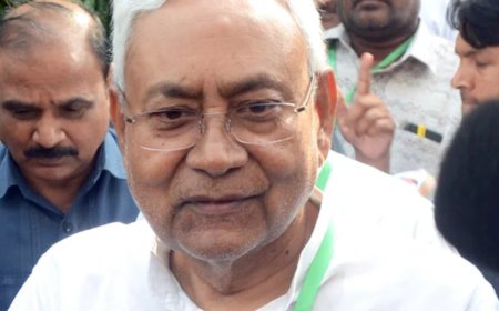 पटना में छात्रों ने रोका CM नीतीश कुमार का काफिला, लाइब्रेरियन बहाली को लेकर प्रदर्शन तेज