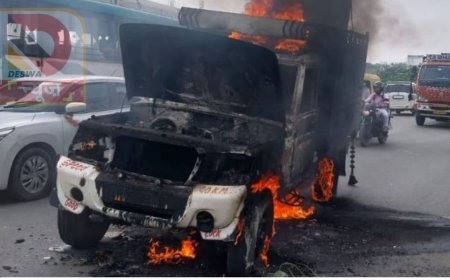 मुजफ्फरपुर: चलती गाड़ी में आग, ड्राईवर ने कूदकर बचाई जान, सड़क के दोनों ओर लगा लंबा जाम