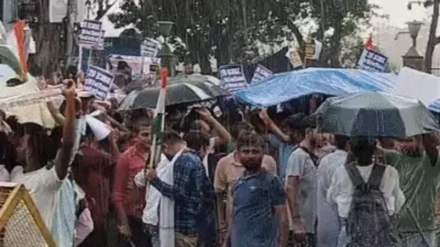 बिहार में झमाझम बारिश के बीच TRE-4 कैंडिडेट्स का प्रदर्शन, CM हाउस घेराव की कोशिश,जेपी गोलंबर पर बैरिकेंडिग कर पुलिस ने रोका