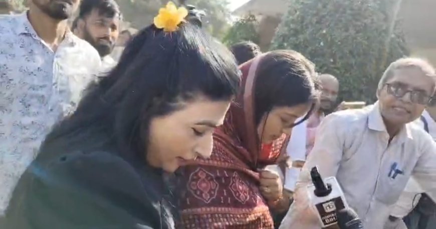 पवन सिंह की पत्नी ज्योति सिंह की राजनीति में एंट्री तय? बबीता मिश्रा के साथ पहुंची प्रशांत किशोर से मिलने