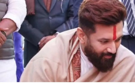 तेजस्वी-राबड़ी की गैरमौजूदगी पर बोले चिराग,-परिवार के मुखिया पहुंच गए तो...बाकी चीजों पर ध्यान देने की जरूरत नहीं