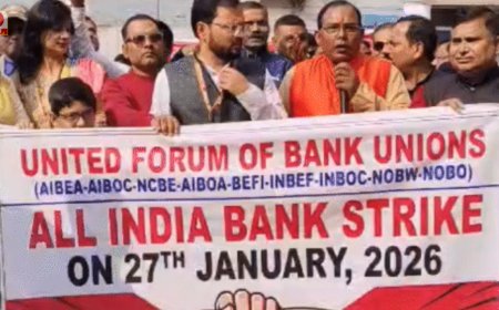 फाइव डे बैंकिंग की मांग पर बैंककर्मी सड़क पर, R ब्लॉक में जोरदार प्रदर्शन