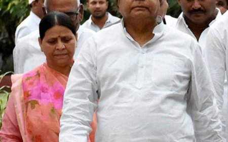 लालू प्रसाद यादव और राबड़ी देवी की दिल्ली कोर्ट में हाजिरी, आरोपों का किया खंडन