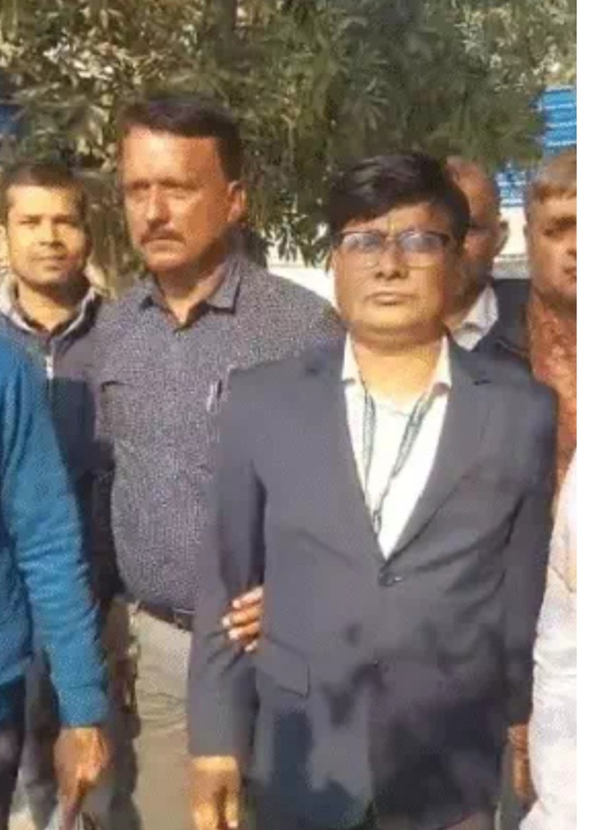 पटना में भ्रष्टाचार पर बड़ी कार्रवाई: 5 लाख रुपये रिश्वत लेते असिस्टेंट डायरेक्टर रंगे हाथ गिरफ्तार