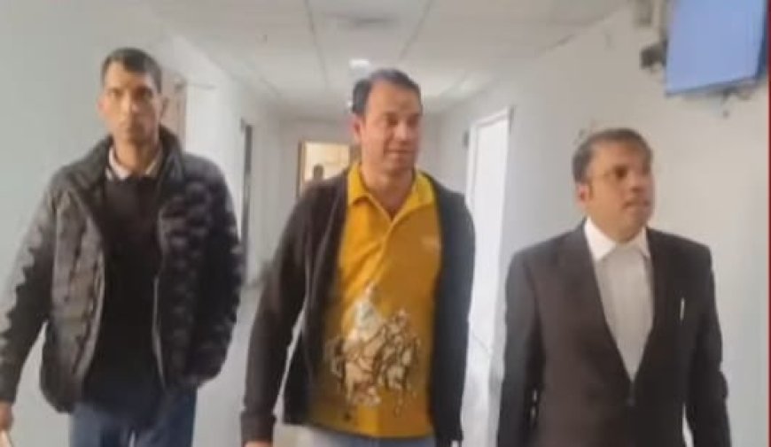 लैंड फॉर जॉब केस: कागजी औपचारिकताओं के लिए राउज एवेन्यू कोर्ट पहुंचे लालू के बेटे तेजप्रताप यादव