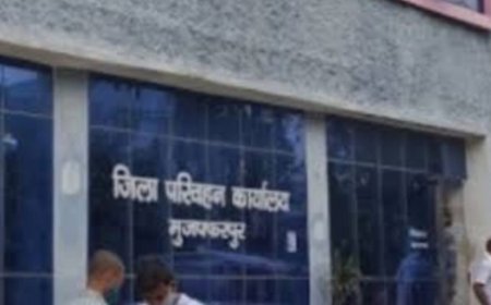 मुजफ्फरपुर में परिवहन विभाग की टीम पर हमला, गाड़ी तोड़ी—बाल-बाल बचे अधिकारी