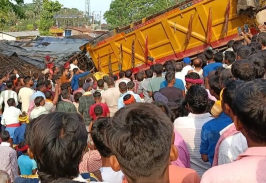 तेज रफ्तार का कहर: अनियंत्रित ट्रक ऑटो पर पलटा, 3 की मौके पर मौत