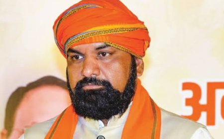 बक्सर DTO कार्यालय में शराब बरामदगी से मचा बवाल, पूर्व विधायक ने CM से मांगी सख्त कार्रवाई