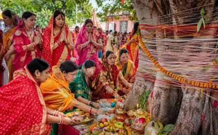 वट सावित्री व्रत पर बना विशेष संयोग, पूजा-अर्चना के लिए मंदिरों में जुटीं महिलाएं
