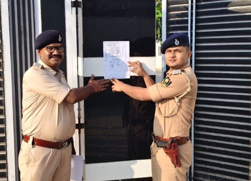गोपालगंज में भूमाफियाओं पर पुलिस का शिकंजा, सतीश पांडेय के घर चिपका इश्तहार