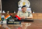 मुहर्रम सुरक्षा में लापरवाही : मोबाइल पर व्यस्त अनुशासनहीन महिला सिपाही को एसपी ने नाप दिया 