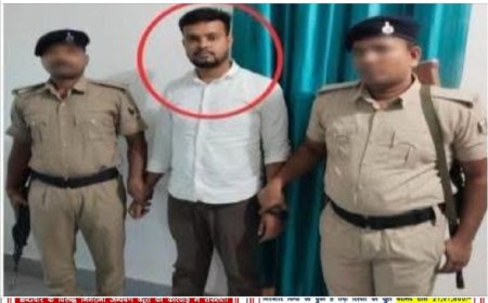 जमाबंदी अनलॉक करने के नाम पर मांग रहा था घूस: बेतिया अंचल कार्यालय का क्लर्क 15 हजार रिश्वत लेते रंगेहाथ अरेस्ट