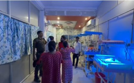 ताला तोड़ते ही कांप गई अफसरों की रूह, अंधेरे कमरे में वार्मर पर तड़पता मिला मासूम! 2 अस्पताल सील, 4 डॉक्टरों पर FIR