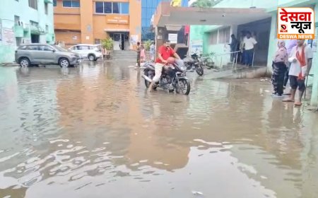 मानसून की पहली झमाझम बारिश से राजधानी बेहाल : एलएनजेपी अस्पताल बना 'तालाब', मरीज 'ढोने' को मजबूर हुए तीमारदार