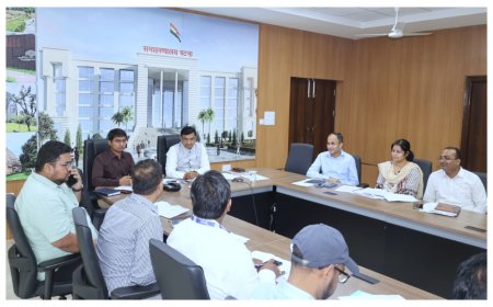 समय पूर्व करें बाढ़ से बचाव की तैयारी, डीएम का अधिकारियों को निर्देश; कोई कोताही ना बरतें