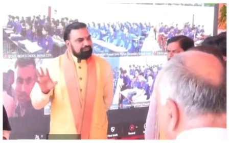 मुख्यमंत्री ने 'बिहार स्कूल लाइव क्लासेज' का किया शुभारंभ, बिहार के हाई स्कूलों में विद्यार्थियों को मिलेगी ये सुविधाएं निःशुल्क ..?