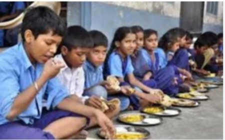 अब सरकारी स्कूलों में बच्चों को मिलेगा गुणवत्तायुक्त गर्म भोजन, मिड डे मील की समीक्षा में शिक्षा मंत्री के कड़े निर्देश 