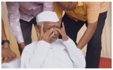 छात्रों के समर्थन में अन्ना हजारे : महाराष्ट्र के अहिल्यानगर में मौन धरने के दौरान बिगड़ी तबीयत, भावुक होकर छलके आंसू