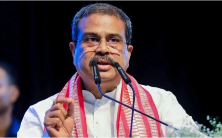 छात्र आंदोलन के आगे झुकी सरकार : केंद्रीय शिक्षा मंत्री धर्मेंद्र प्रधान का इस्तीफा, अभिजीत दीपके बोले-झुकती है दुनिया..झुकाने वाला चाहिए