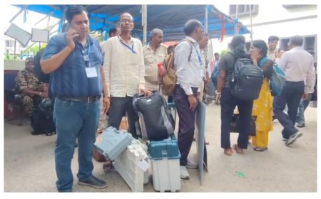 बांकीपुर का रण : ईवीएम संग बूथों पर रवाना हुए पोलिंग कर्मी, 422 बूथों पर कल सुबह सात से शाम छह बजे तक डाले जाएंगे वोट